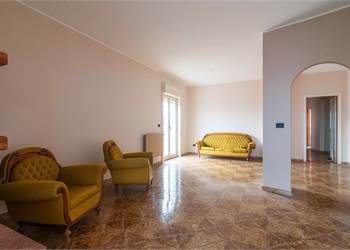 Pressi Scala Greca  ATTICO CON TERRAZZO
