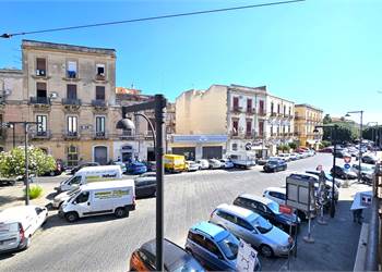  INDIPENDENTE  ZONA C.SO UMBERTO - PIAZZALE MARCONI