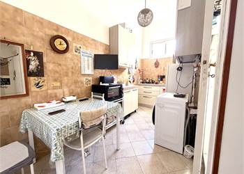 ZONA CADORNA OTTIMO BIVANI CON TERRAZZO 