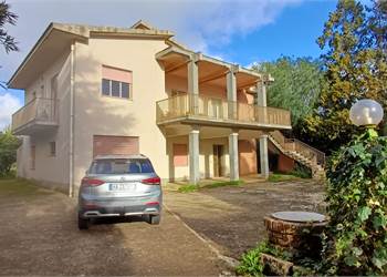 Villa con due appartamenti