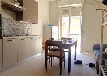 Grazioso bivani con terrazzo in borgata