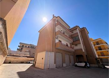 TRIVANI IN PICCOLO CONDOMINIO ZONA PANAGIA