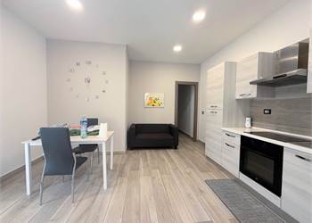 INDIPENDENTE RISTRUTTURATO CON TERRAZZO ZONA SANTUARIO