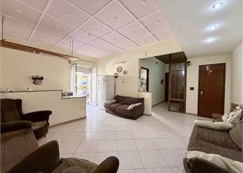 In the Grottasanta area, five-room apartment to customize