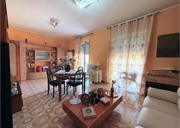 Zecchino area, spacious apartment in good condition with a parking space