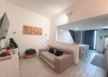 BIVANI INDIPENDENTE A DUE PASSI DALLO SBARCADERO S.LUCIA