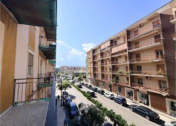 VIA TISIA: AMPIO APPARTAMENTO IN CONTESTO SIGNORILE